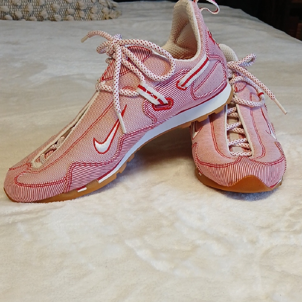 NWOT "VERY RARE" Nike "Pocketknife" Red And White Striped Shoes 2008